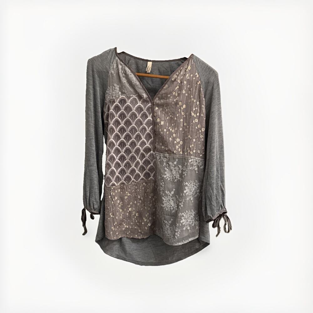 Anthro Tiny Patchwork Top Size S Women's‎ Gray Metallic 3/4 Sleeves